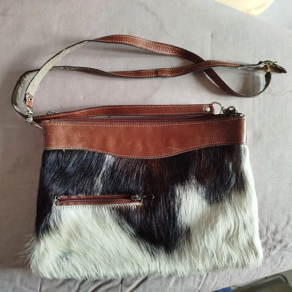 Idée cadeau ! Joli petit sac à main ancien en cuir et peau de vache - Photo 2/3