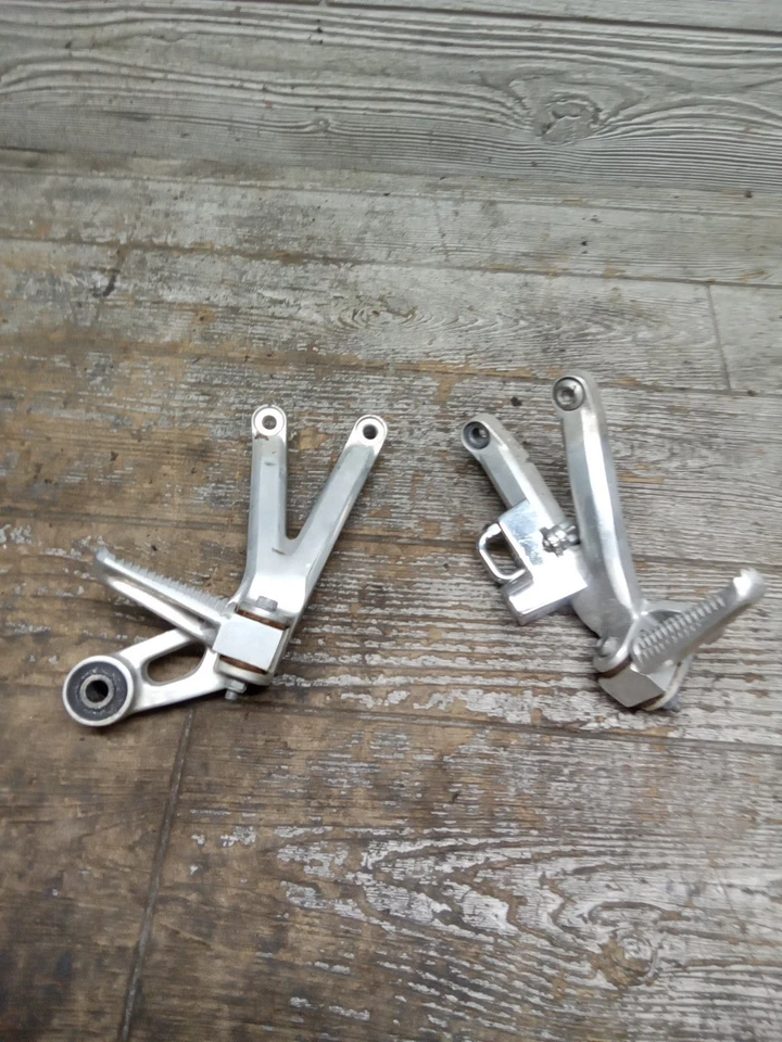 2000 1998-2002 Yamaha YZF-R6 YZFR6 Rear Back Right Left Passanger Pegs - Imagem 2 de 4