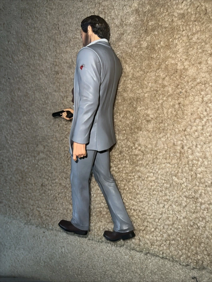 Max Payne 3 Collector's Edition Statue (LEANING) Rock Star Figure - Image 4 of 4