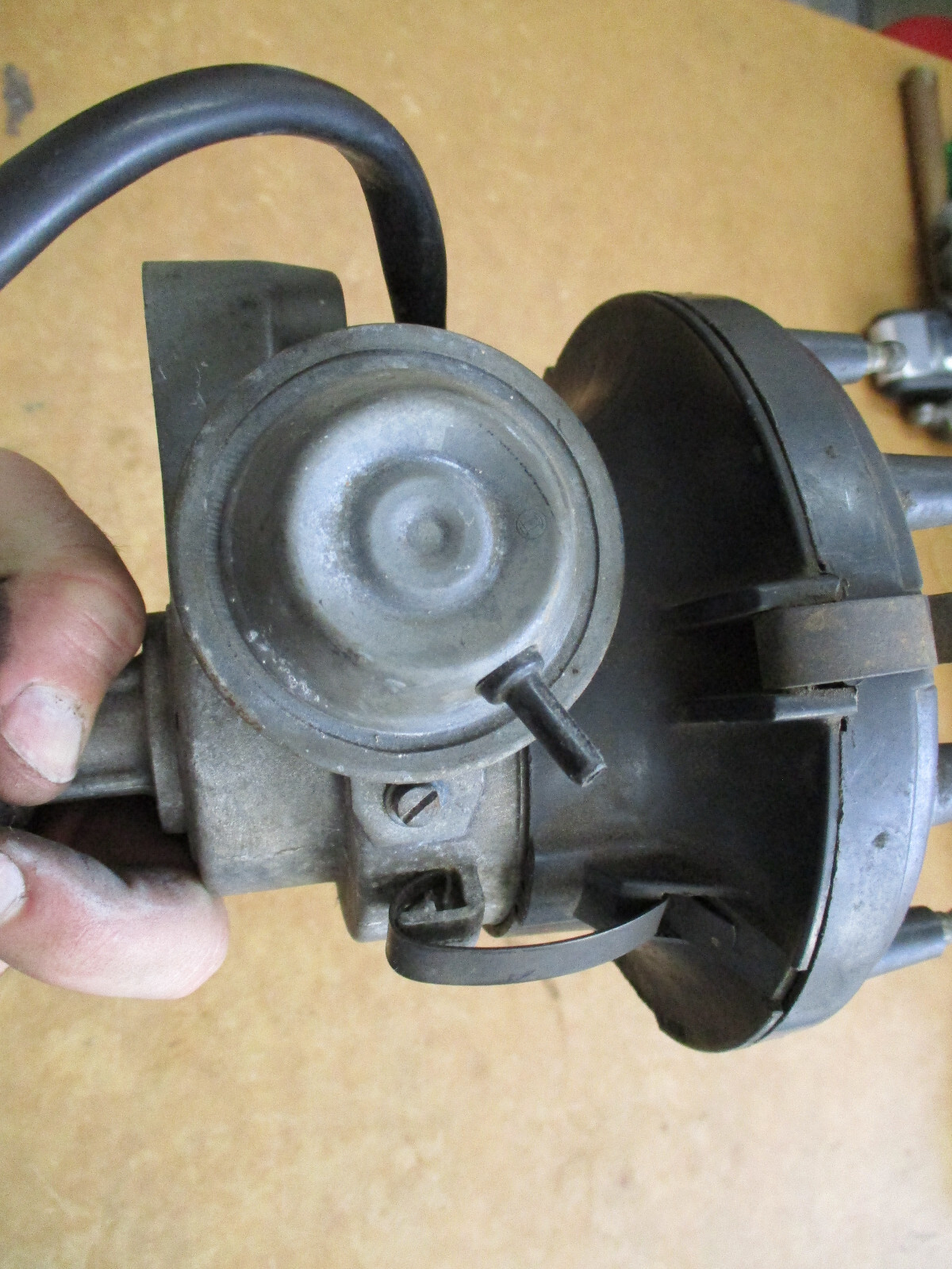 HOLDEN V8 ELECTRONIC DISTRIBUTOR 253 308 WB VC VH VK VL COMMODORE 4.2 5