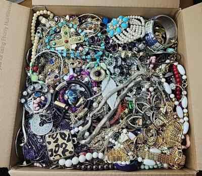 Huge Lot Vtg Jewelry 3 Lb Pound Unsorted Vintage Mod Junk Art Craft