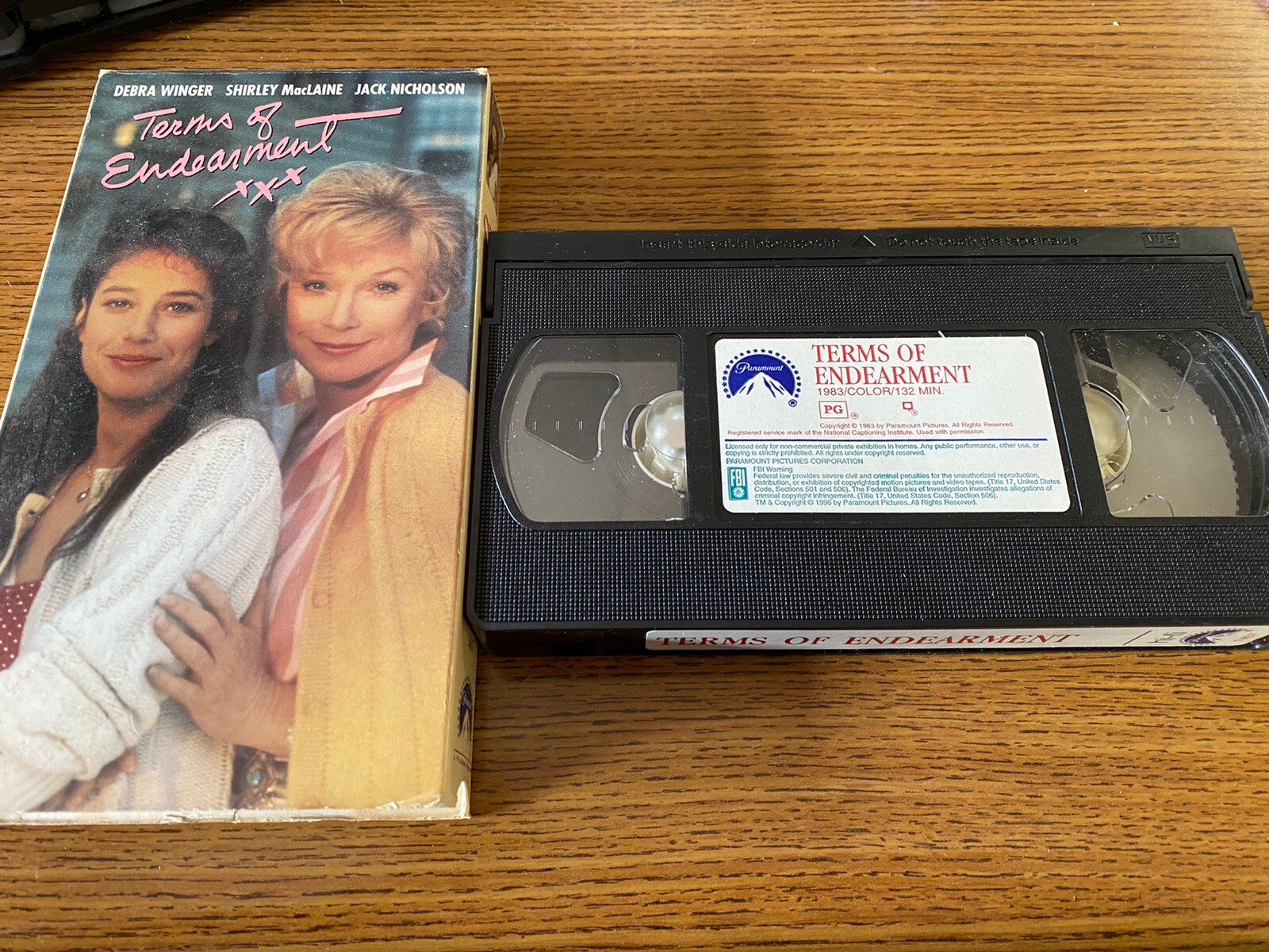 TERMS OF ENDEARMENT - (VHS, 1996) - Shirley MacLaine, Debra Winger
