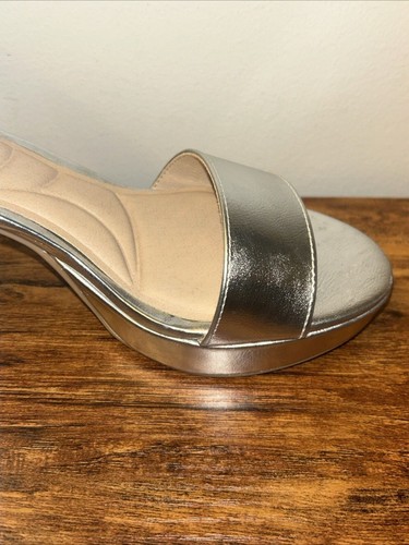 Chinese Laundry Women’s Go On-2 Silver Ankle Strap Sandals,Size 6.5 M-Worn twice - Picture 16 of 24