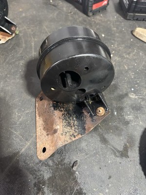 Dole Valve Co. round Reservoir Vacuum Tank 2 port With Mounting Bracket