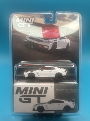1/64 MINI GT NISSAN GT-R Nismo＆ フィギュア 2024 Nissan GT-R Nismo – White Pearl Diecast 1 64 Scale Model