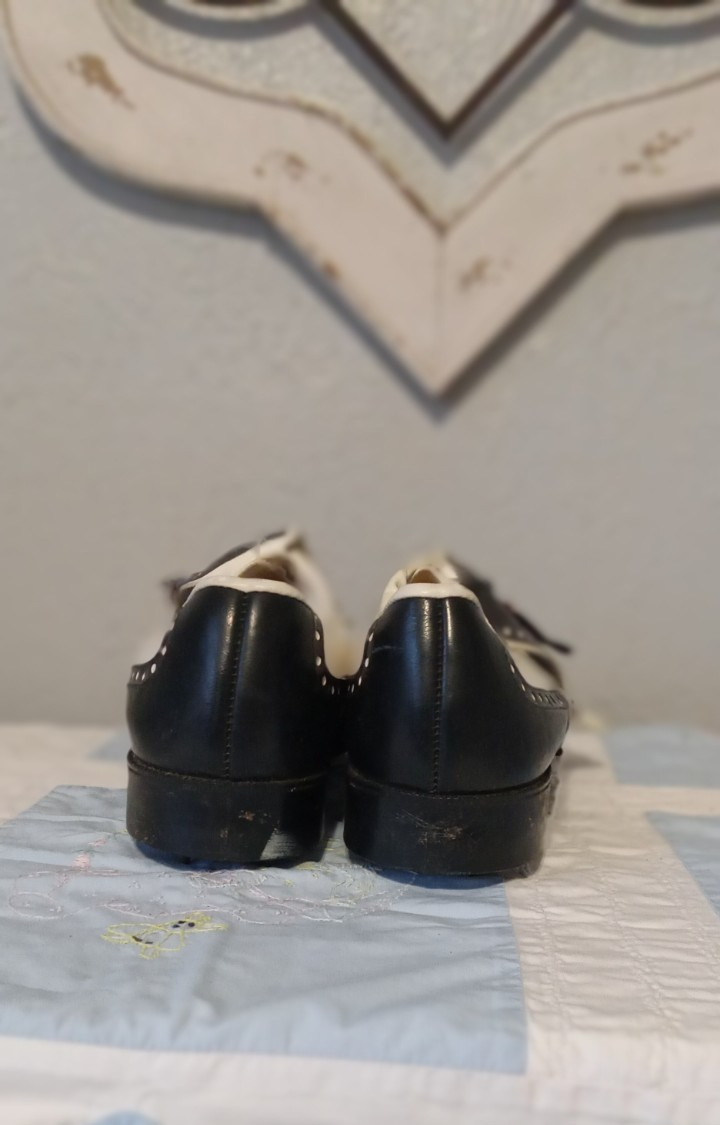 MENS Vintage Footjoy Black White Kiltie Oxford Golf Shoes  display picture 1