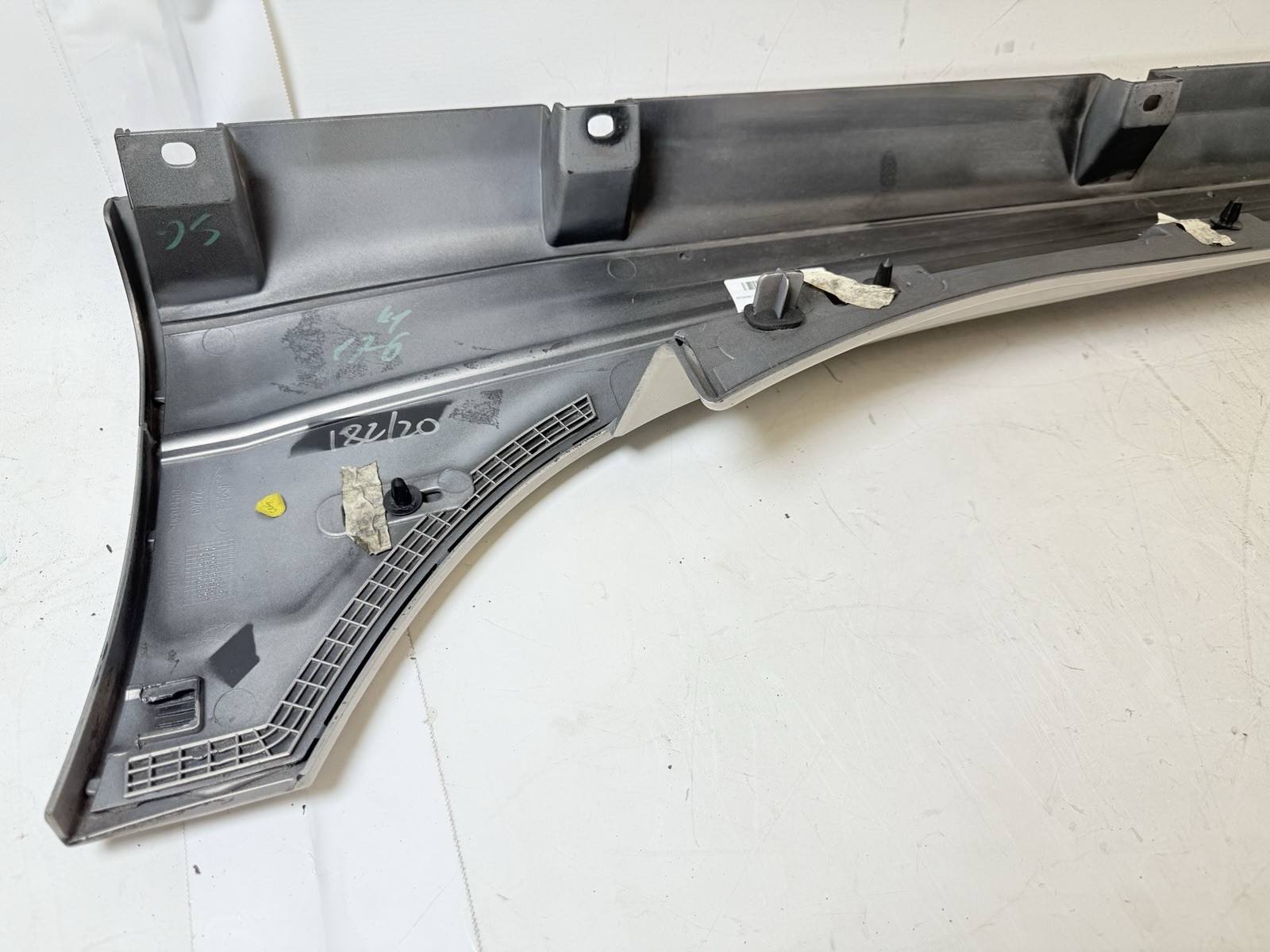 2014 - 2019 MASERATI GHIBLI SQ4 PASSENGER RIGHT ROCKER SKIRT PANEL MOLDING OEM