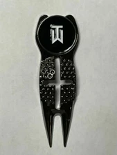 Crosshairs Divot Tool & TW Tiger Woods Nike 1" Flat Coin Golf Marker - A Beauty!
