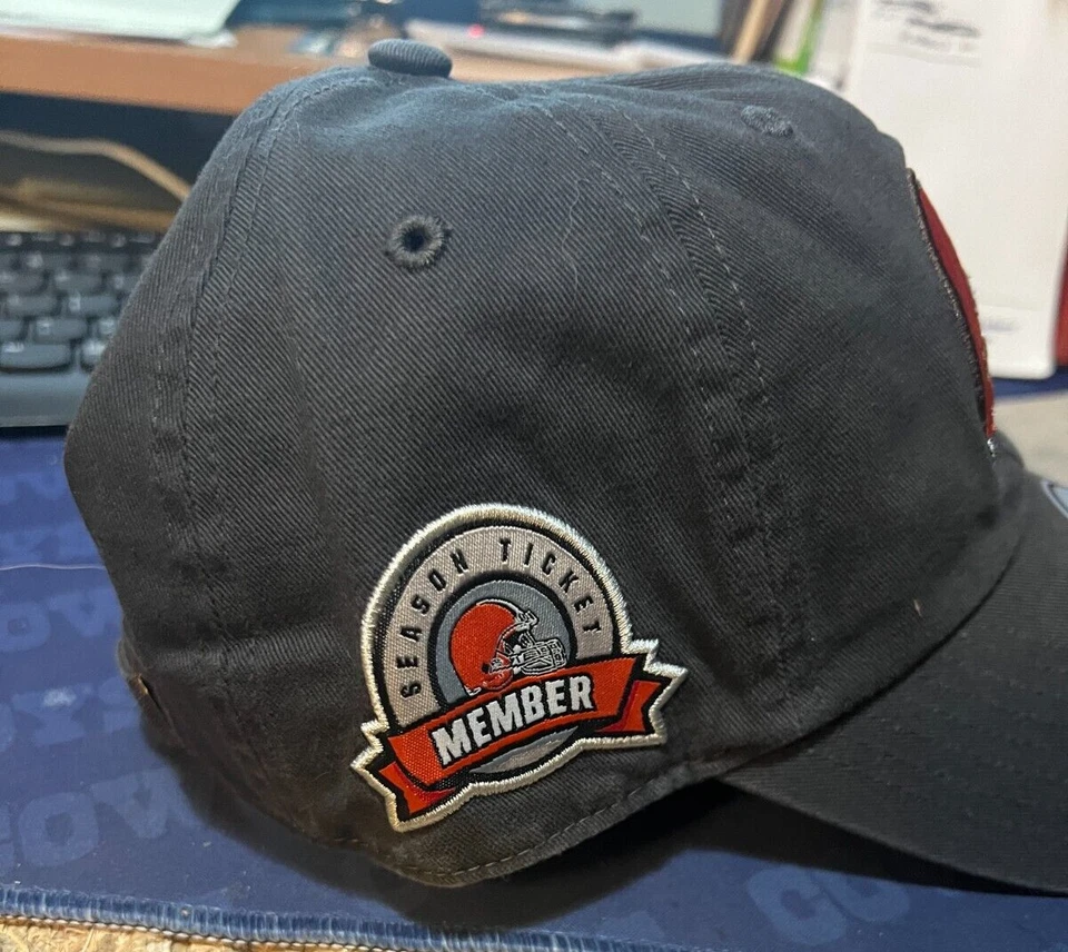 CLEVELAND BROWNS----MIEMBRO BOLETO DE TEMPORADA----- SOMBRERO AJUSTABLE--MARCA 47 Foto 2 de 3