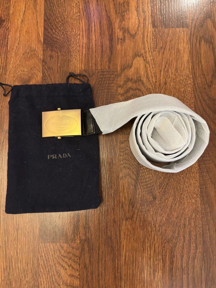 Cinto com fivela logotipo tom dourado Prada ~unissex~ - Imagem 4 de 4