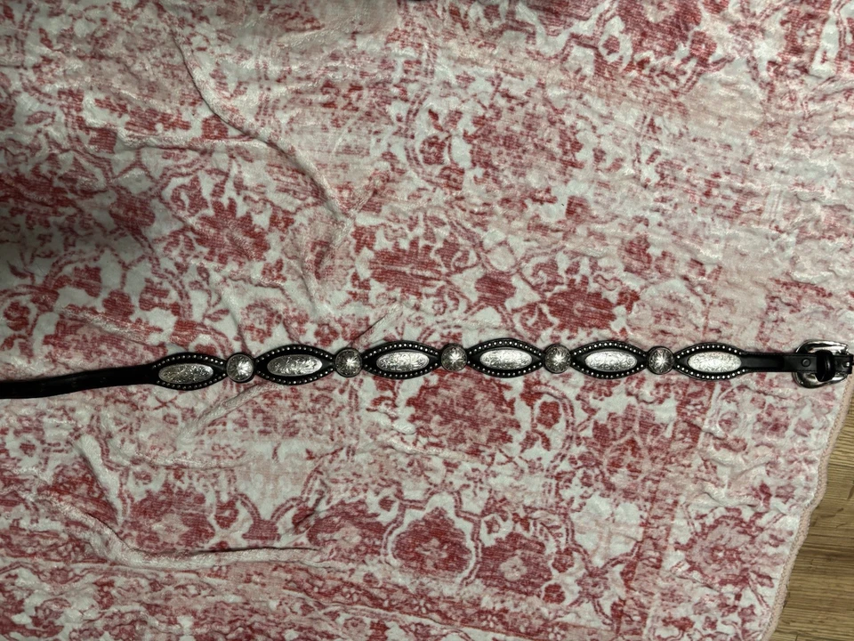 Cinturón Tony Lama usado talla 30 cuero negro estilo occidental hebilla plateada Foto 3 de 3