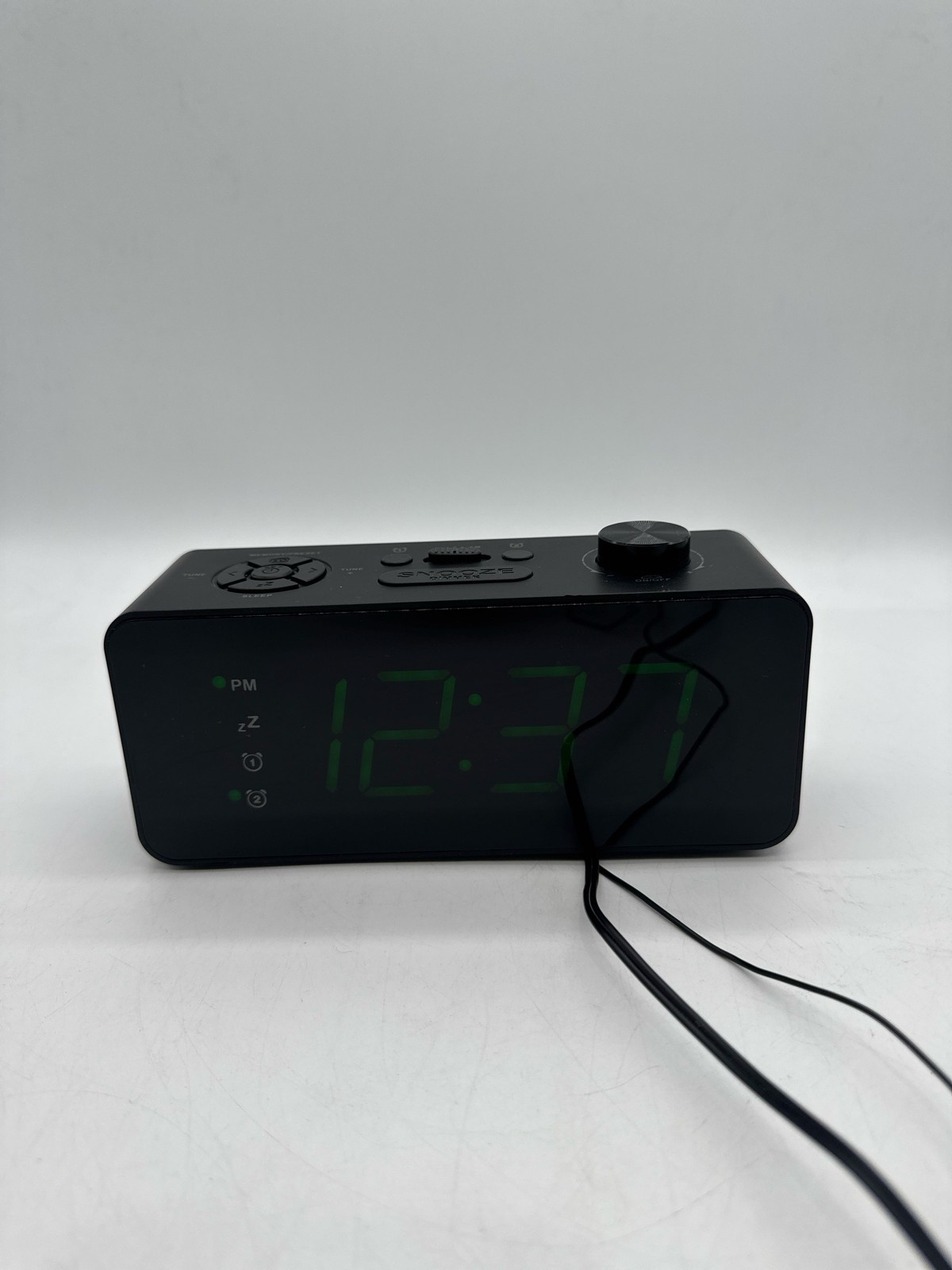 Insignia Digital Dual Alarm Clock Radio AM/FM Large Display Dimmer Black