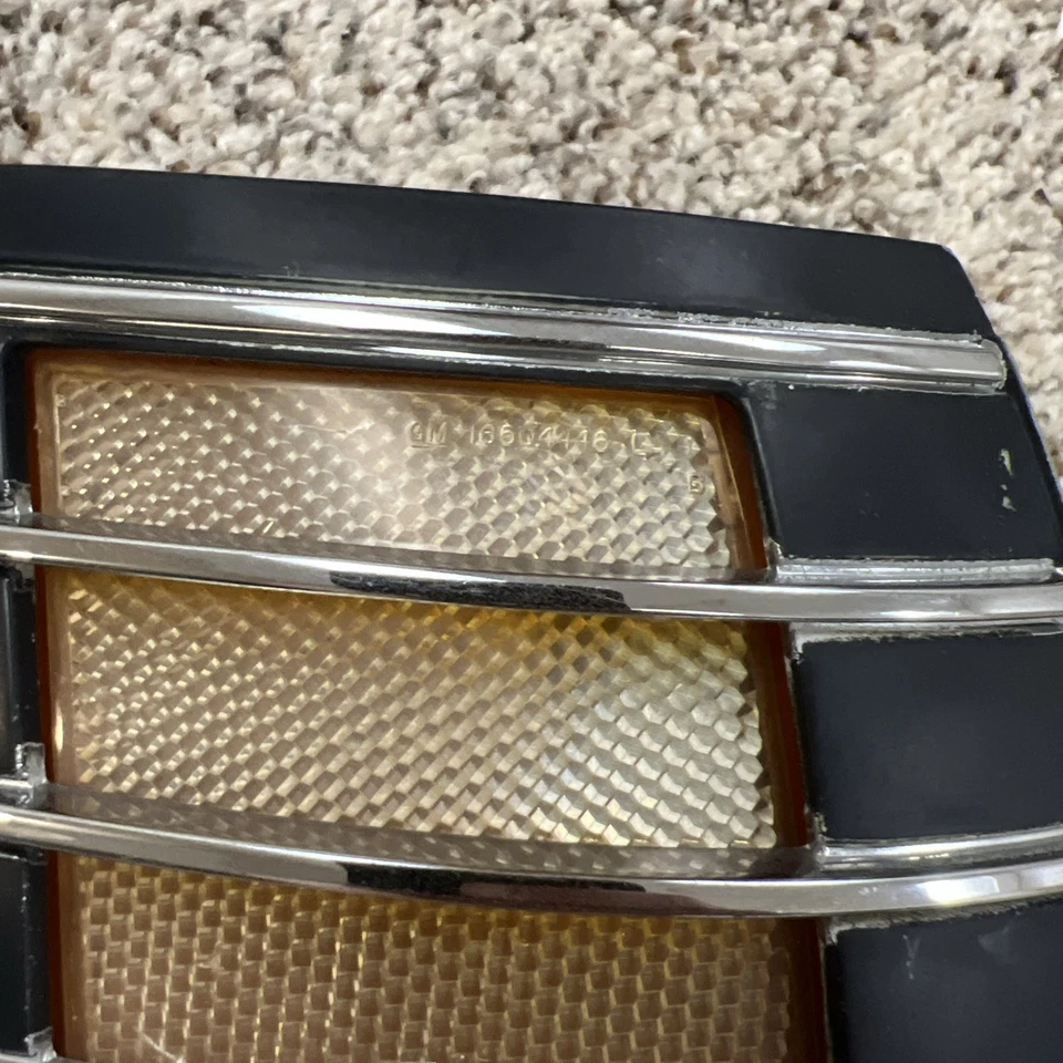 Oldsmobile Toronado 1987 pasajero izquierda lámpara de señal 16504446 OEM usado Foto 3 de 4