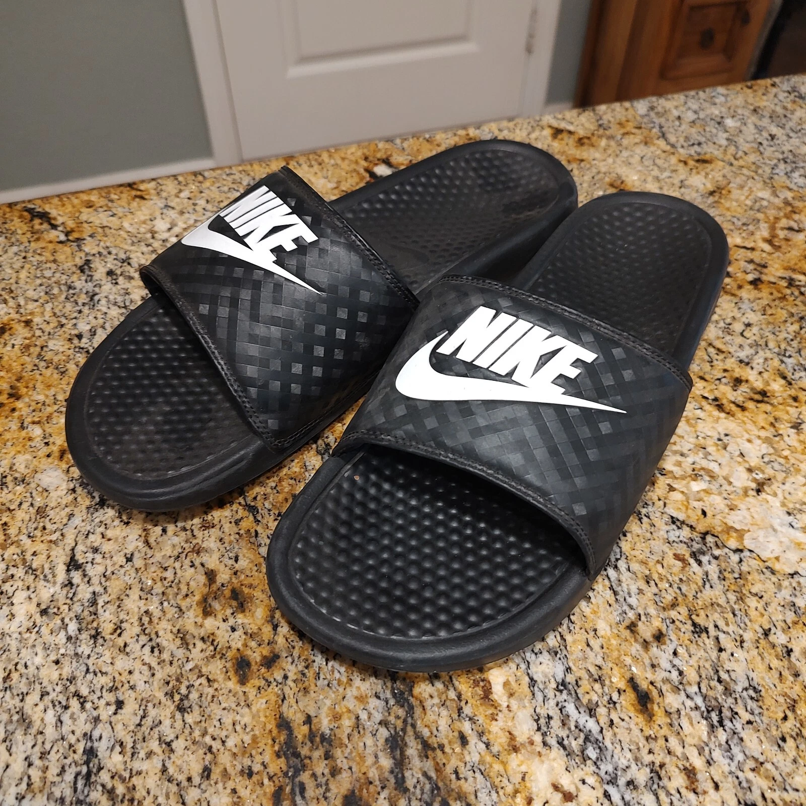 Nike Benassi JDI 343881 011 sandali donna neri motivo diamante slide taglia 12