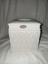Off-White TISSUE HOLDER Ceramic Geometric Diamond Shape Groove Tracy Reese