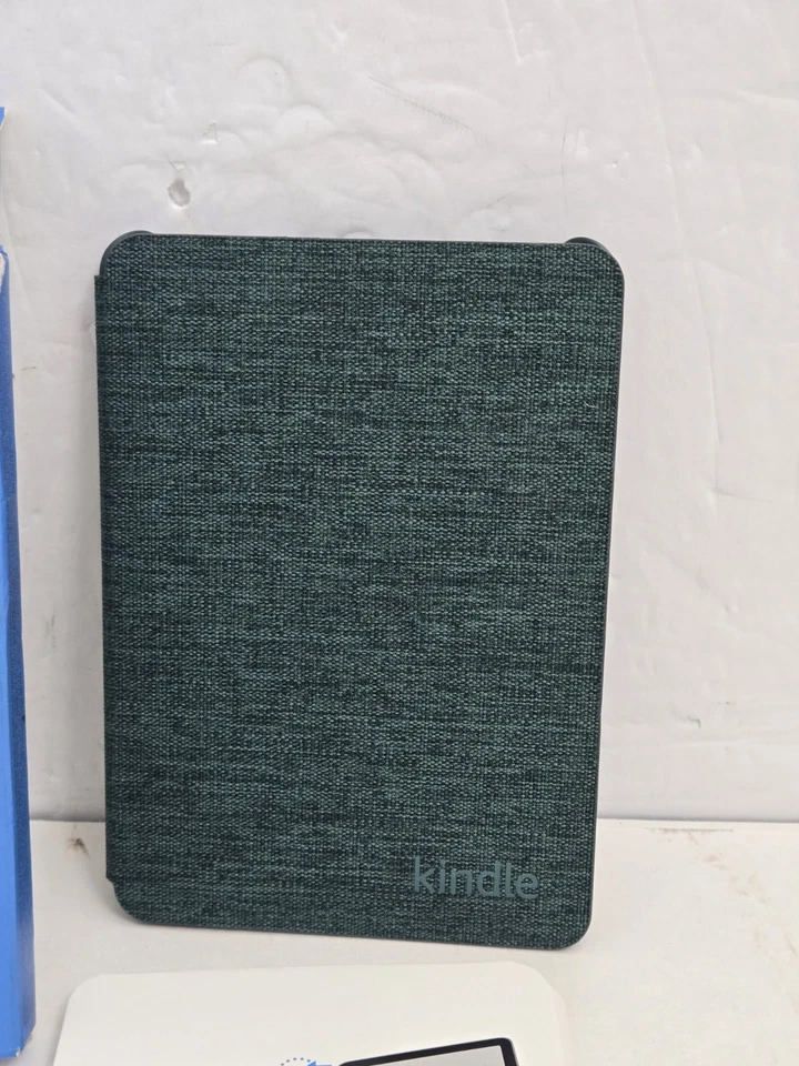 Genuine Kindle Fabric Case 11th Generation 2022 Emerald Green - Image 2 of 4