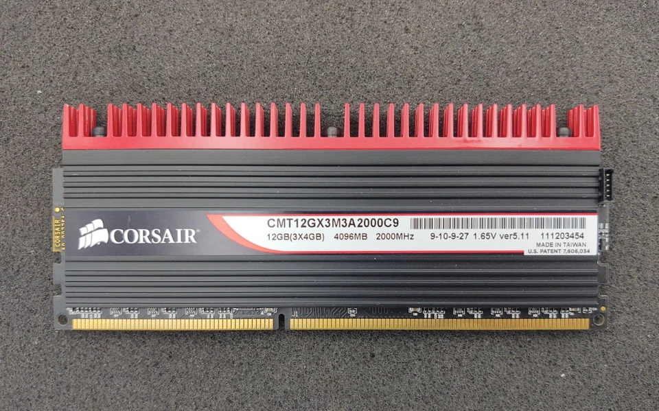 Corsair Dominator 12 GB DIMM 2000 MHz DDR3 Memory (CMT12GX3M3A2000C9) - Image 2 of 3