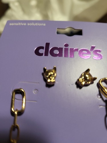 Claire's Pierced Earrings Set 2 Pair Dogs 1/4" & Chains 2.5" Customizable Gold - Picture 5 of 6