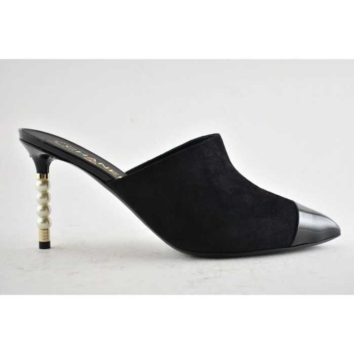 靴 CHANEL CC Print Mule Heels 2000s INTO · INTO