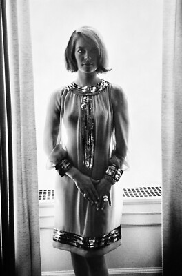 #ad Natalie Wood Using A Beautiful Dress 8x10 Picture Celebrity Print $3.99