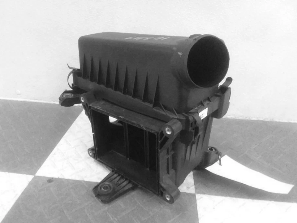 Used Air Cleaner Assembly fits: 2011 Hyundai Accent 1.6 Grade A - Image 2 of 2