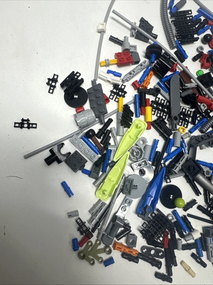 Lego Lot of 500 Technic Pins Connectors Gears Rods etc Mixed Lot Black Gray Blue - Image 3 of 4