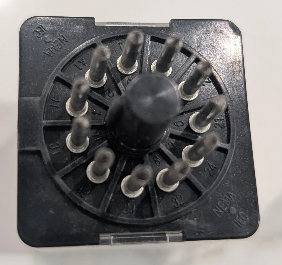 Schneider Electric 11 Pin Universal Relay 3PDT 110DC 10A 250VAC 750XCXRM4L-110D - Image 3 of 4