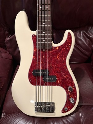 Fender 5 String American Professional II Precision Bass 