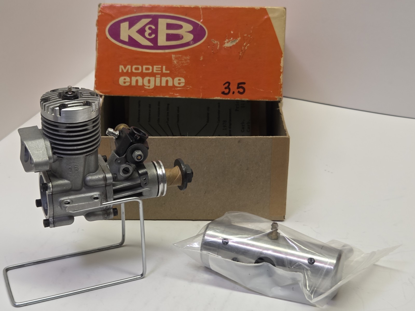 New In Box K&B 3.5 RC Model Airplane Engine With Perry Carburator And Muffler
