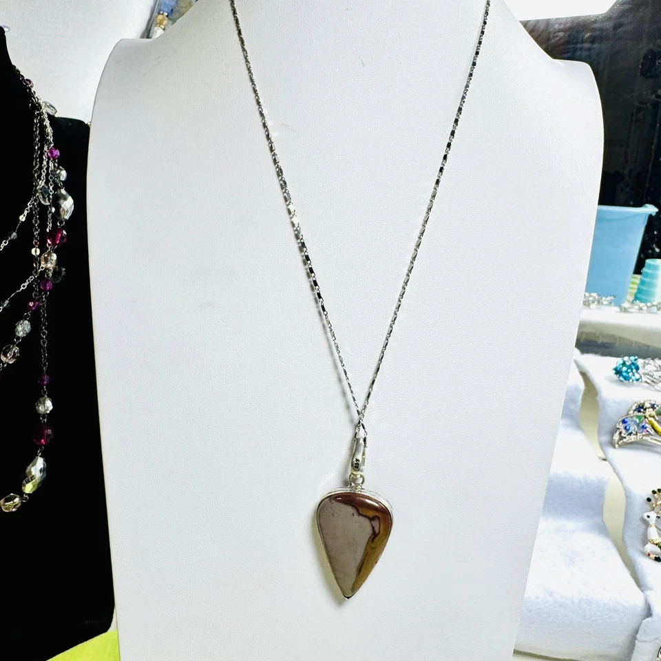 Collar de hombre miniatura de resina hecha a mano de jaspe mookaita único en su clase. Reversible  Foto 4 de 4