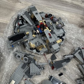 LEGO Star Wars: Millennium Falcon (75105) (READ)