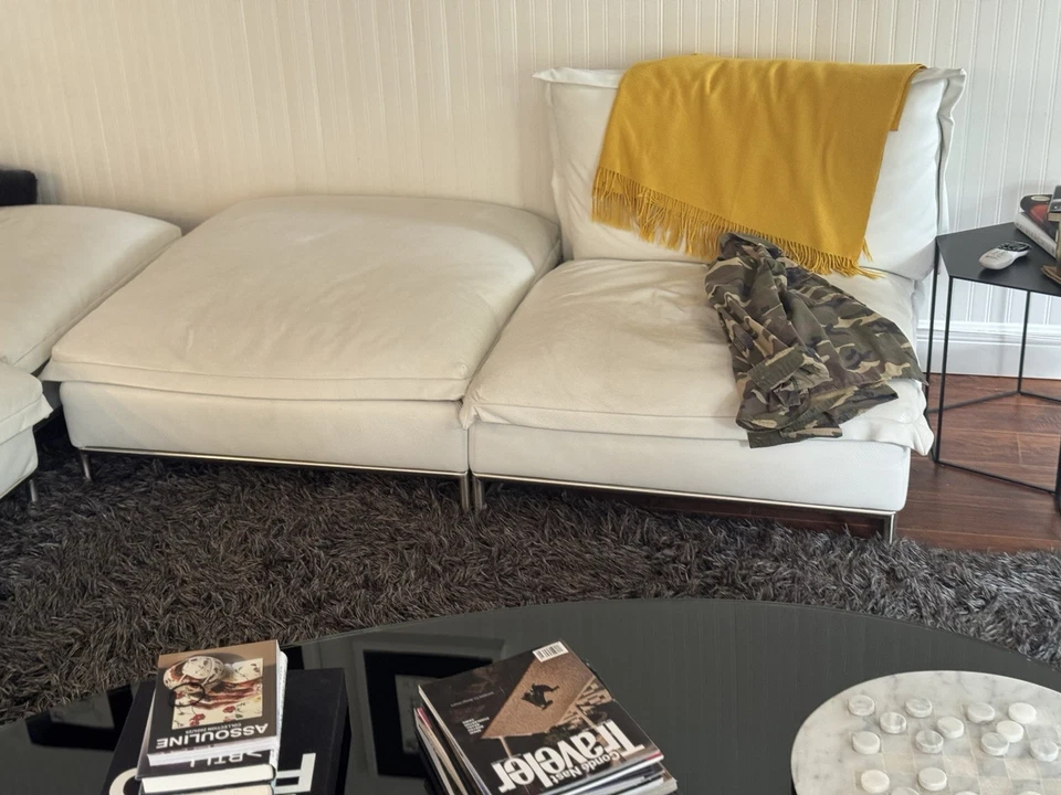 Juego de sofá y mesa de diseño italiano Natuzzi®️ - Paquete completo (excluye libros) Foto 3 de 4