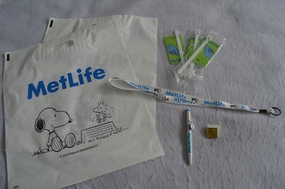 PEANUTS Snoopy MetLife plastic gift bag Collectibles