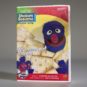 その他 Shalom Sesame 2010 #7: Be Happy It's Passover [DVD] Amazon.com: Shalom Sesame, 2010, No. 7: It's Passover, Grover