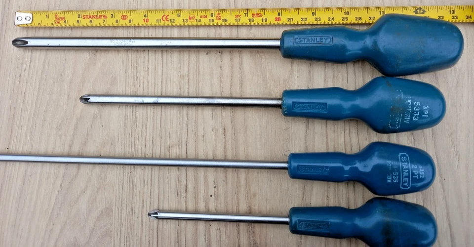 A Lovely Selection Of Vintage Stanley Blue Series Phillips & Pozi Screwdrivers. - Image 3 of 4