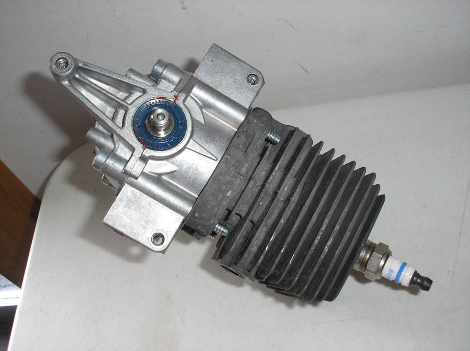 NEW GENUINE OEM STIHL FS 56 RC / KM 56 RC TRIMMER ENGINE /PISTON /SYLINDER/CRANK - Image 2 of 4