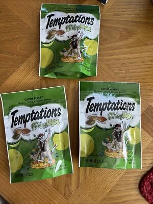 Lot Of 3 Temptations Mix Up Treats For Cats Catnip Fever, Chicken, catnip,cheddR