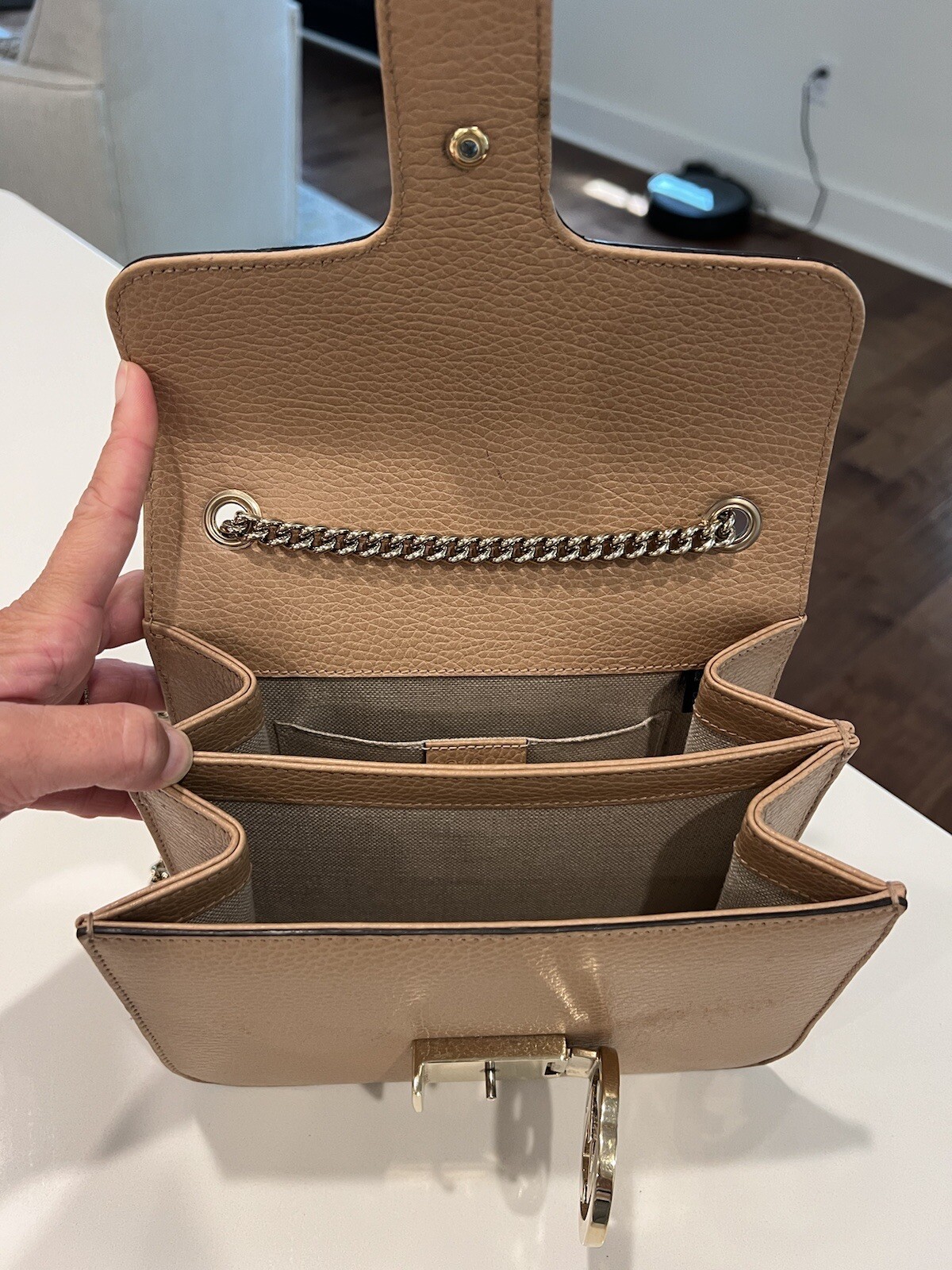 Gucci Interlocking Small Leather Shoulder Bag Wom… - image 8