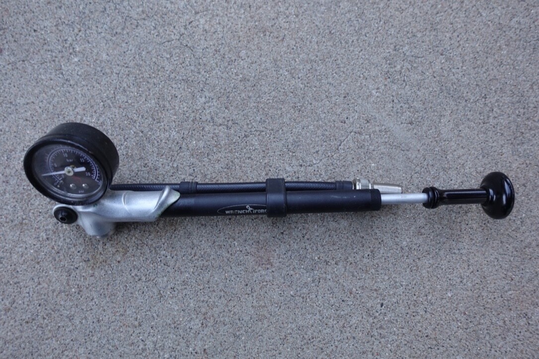 WRENCH FORCE ショックポンプ WRENCH FORCE PROFESSIONAL 300psi FORK PUMP - Damper