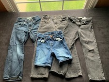 Boys jeans and short Levi gap size 4 and size 5 lot of 4