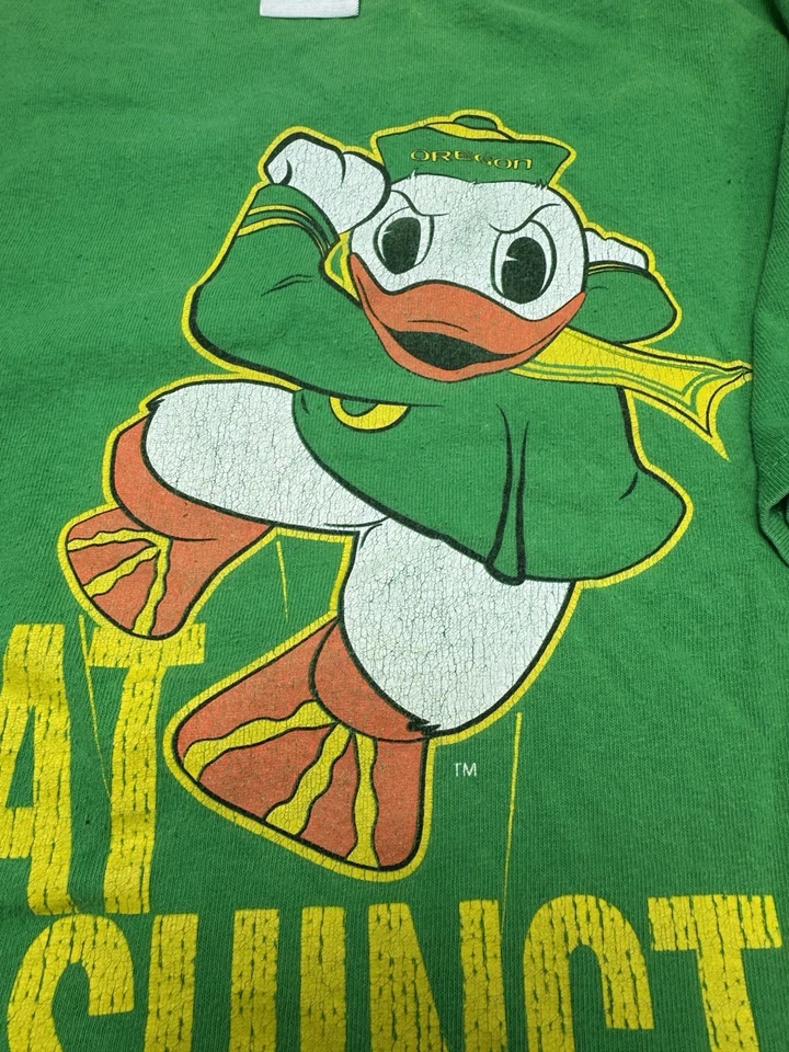 Camiseta De Colección Oregon Ducks Pequeña 2014 Regreso a Casa Verde Mascota Gildan Wear Foto 2 de 4