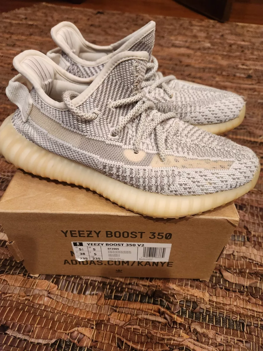 Difference between yeezy static reflective and non clearance reflective