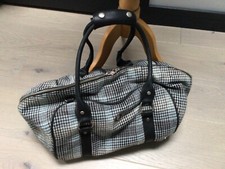 FRED PERRY OVERNIGHT BAG WOOL MIX LEATHER TRIM, ZIPPED TOP, HOUNDSTOOTH CHECK