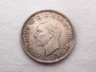 1941 Canada Ten Cent Silver Coin IW 5