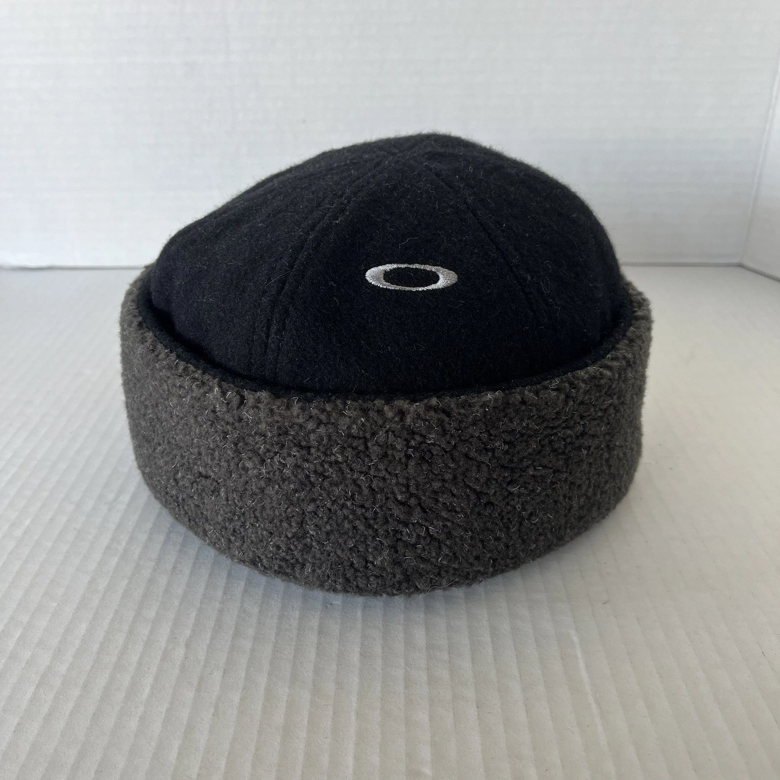Vintage Oakley Software Moscow Trapper Hat Black Cap Fleece Winter Size S Y2K
Opens in a new window