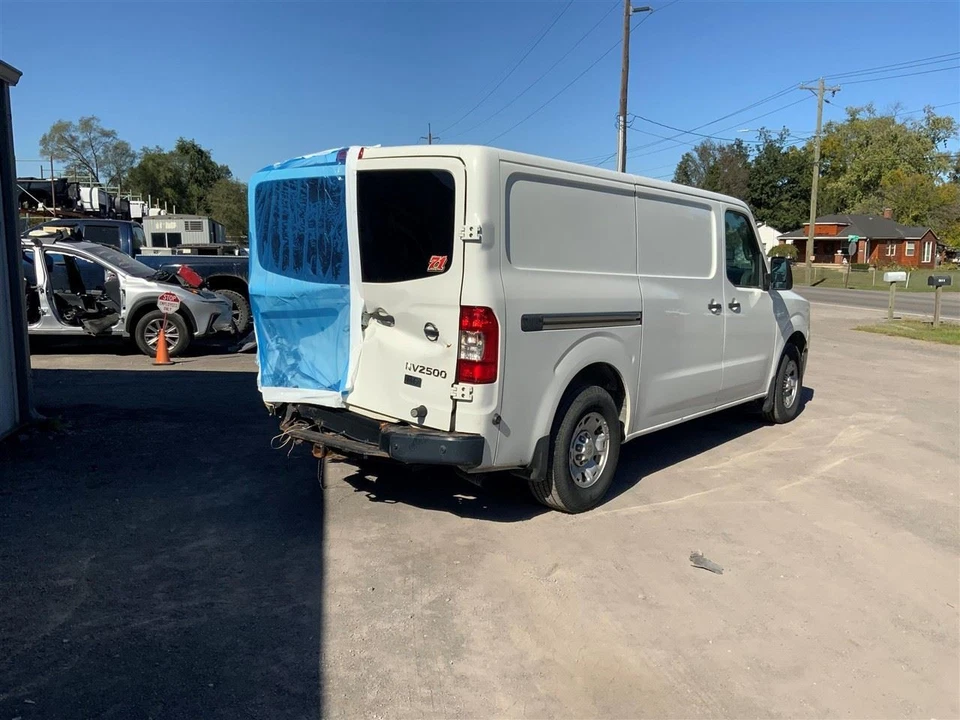 Conjunto de eje trasero Nissan NV1500 2012-2020 4,0 L V6 relación 3,36 OEM Foto 4 de 4