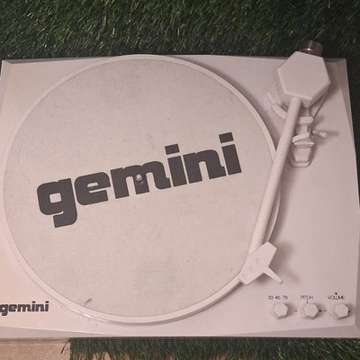 Gemini TT-900 White Vinyl Record Player, 33/45/78 RPM, Pitch Control, RCA