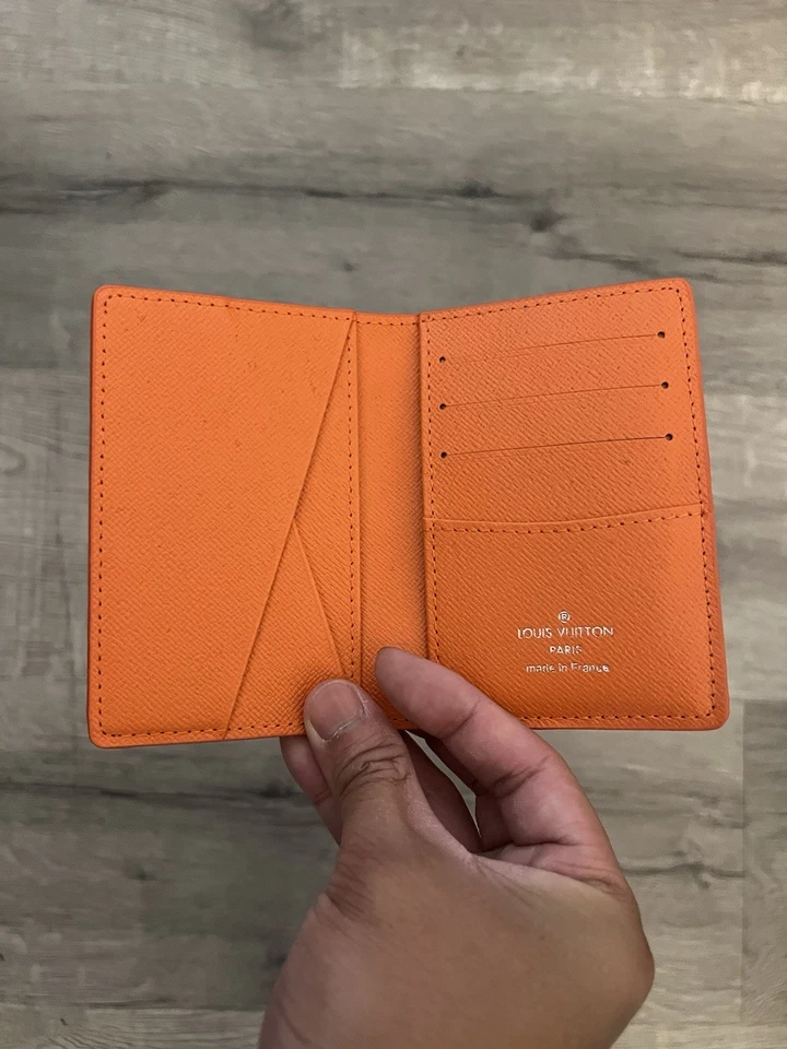 Organizador de bolsillo de tenis Louis Vuitton rojo ladrillo Foto 3 de 4