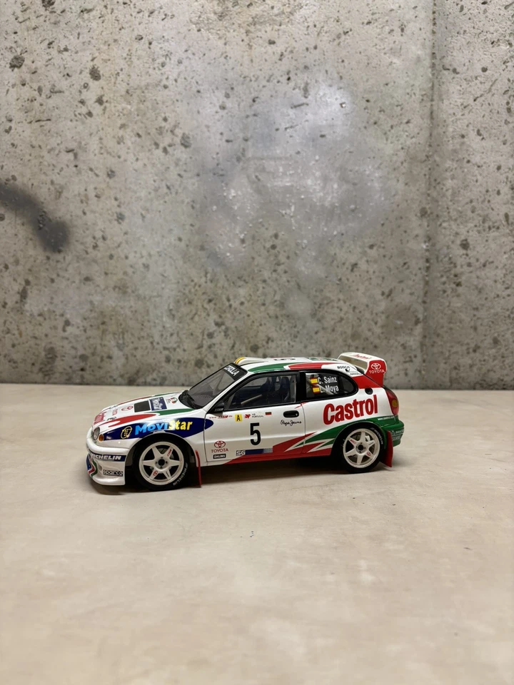 AutoArt 1/18 Scale - Toyota Corolla WRC Rally Portugal - #5 C. Sainz - Image 4 of 4