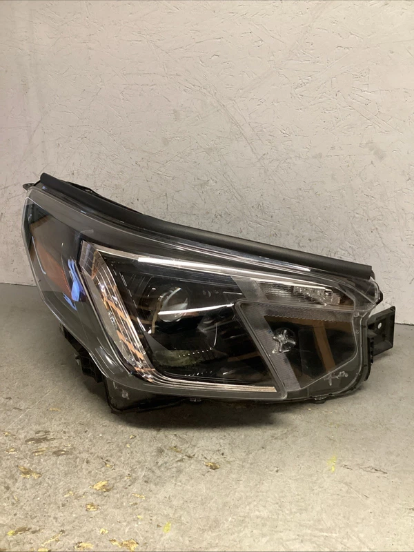 2022-2024 SUBARU FORESTER RIGHT RH PASSENGER SIDE HEADLIGHT OEM BLACK WILDERNESS